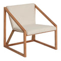 Fauteuil moderne en bois clair et tissu crème.